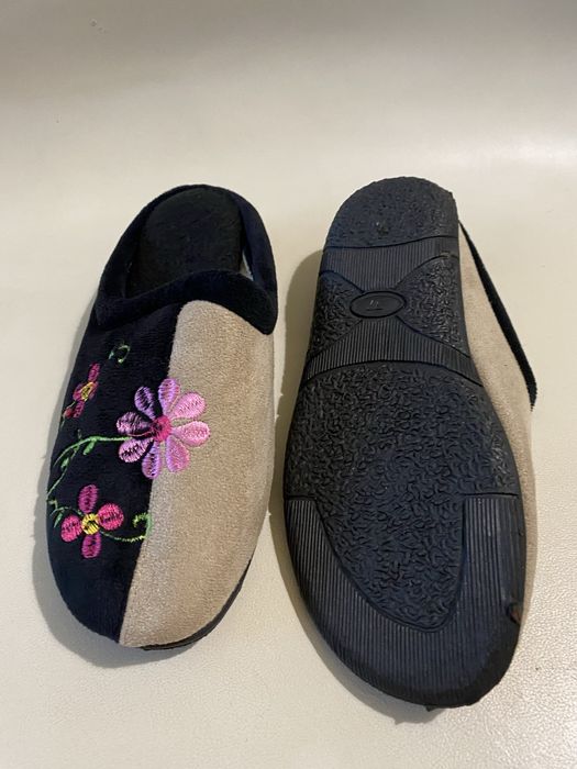 Chinelos de quarto de senhora novos, ainda por utilizar, estilo mule.  Tamanho 37