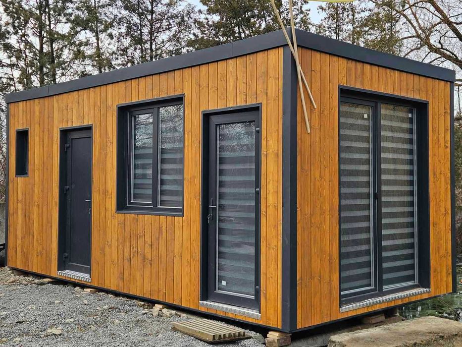 В наявності вагончики,пости охорони,побутівки,на металевому каркасі.