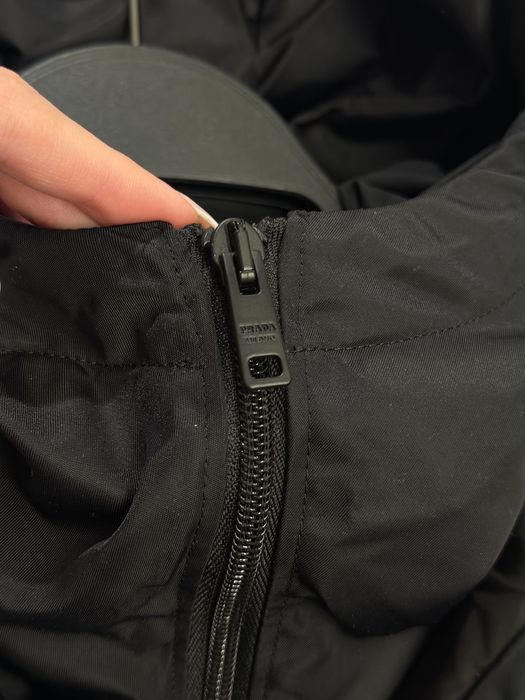 Prada пуховик Re-Nylon з поясом чорний оригінал (36,38,40)