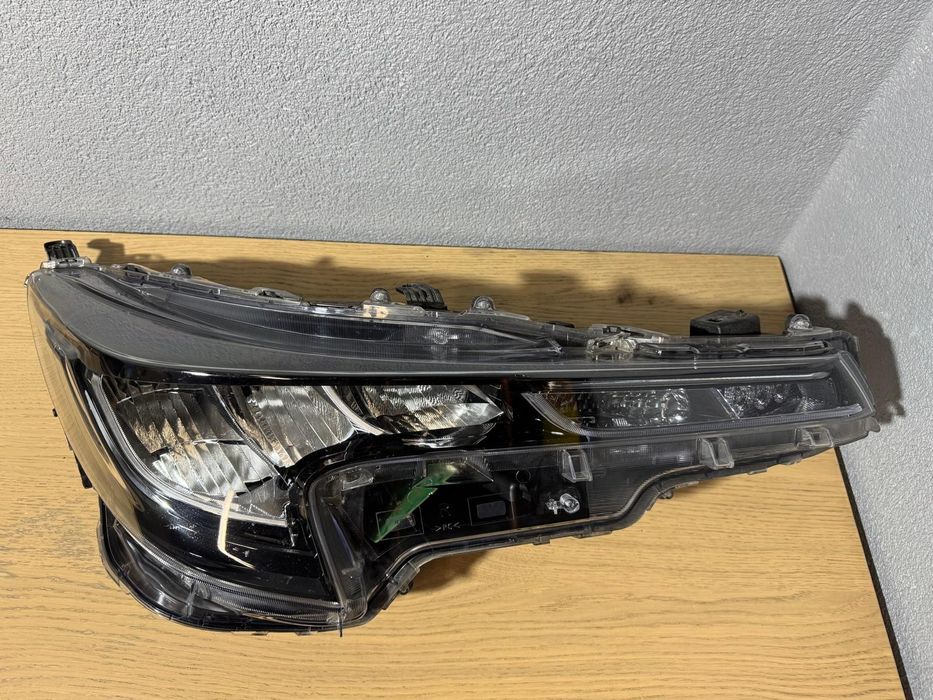 Lampa reflektor przedni prawy toyota corolla e21 Fullled