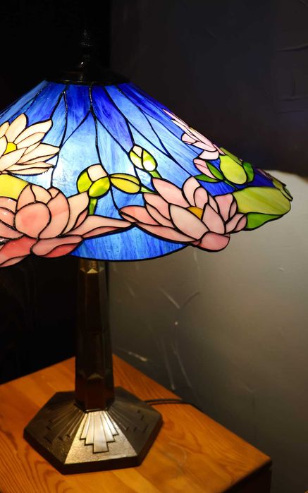 Lampa witrażowa Lilie