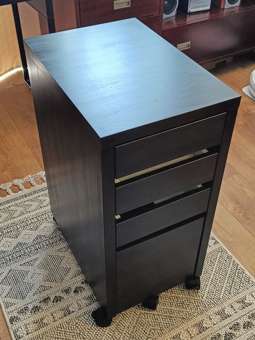 Szafka komoda na kółkach Ikea Micke czarnobrąz