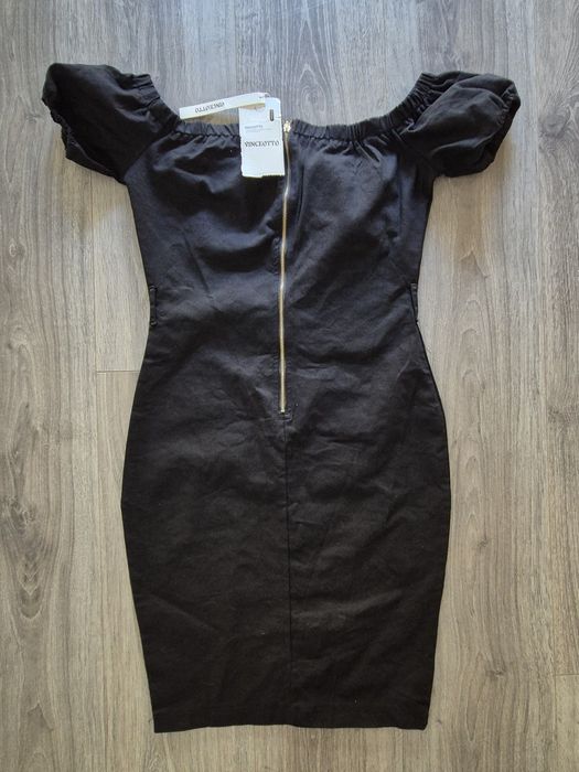 Vestido Preto Justo com Cinto

Tem dois pequenos bolsos no peito
Fecho