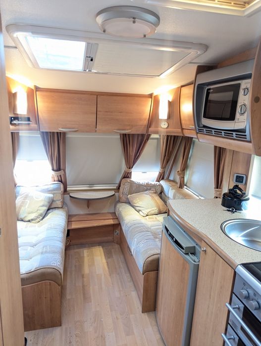 RESERVADA, Caravana/ quarto fixo/4 pessoas/levo ao local