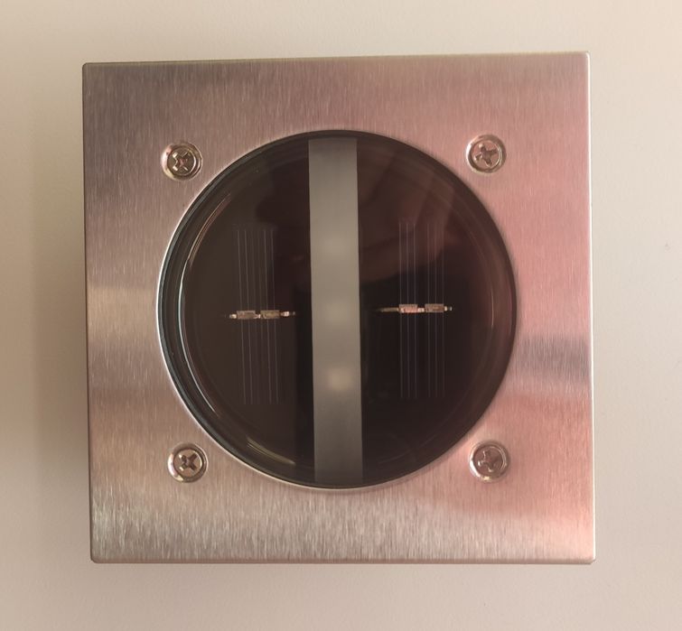 Вуличний світильник на сонячних батареях