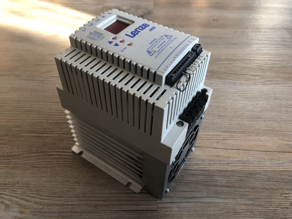 Falownik LENZE 4,0kW 3-fazowy 3x400V ESMD402L4TXA Kraków Prądnik ...