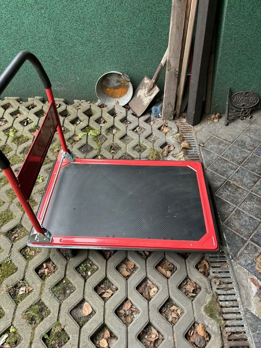 Wózek magazynowy na kółkach