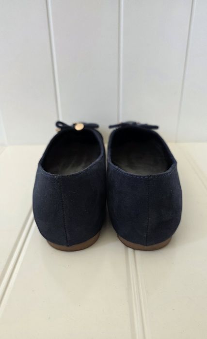 Granatowe balerinki z kokardką 40