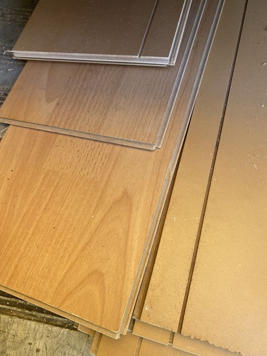 Ламінат б/у  темний  8-5 кв.