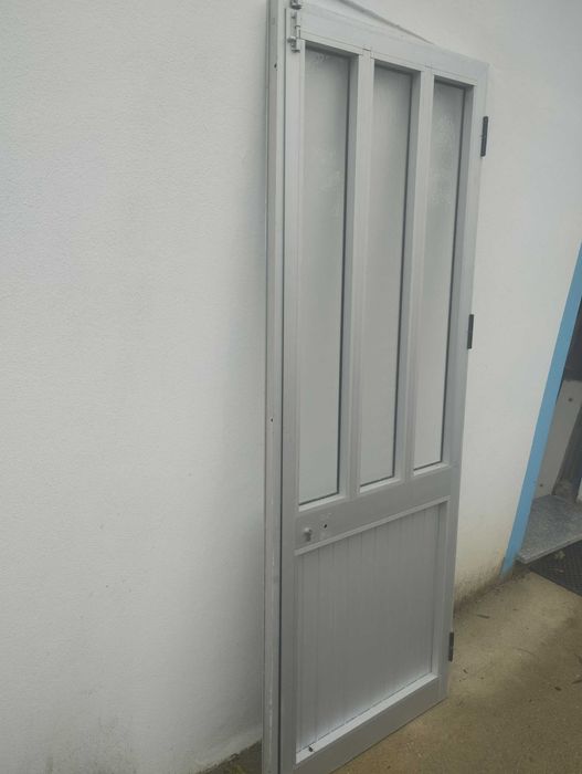 Porta de alumínio 77 cm x 204 cm