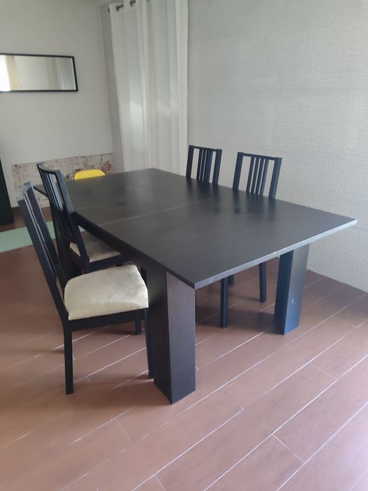Mesa e 4 cadeiras
