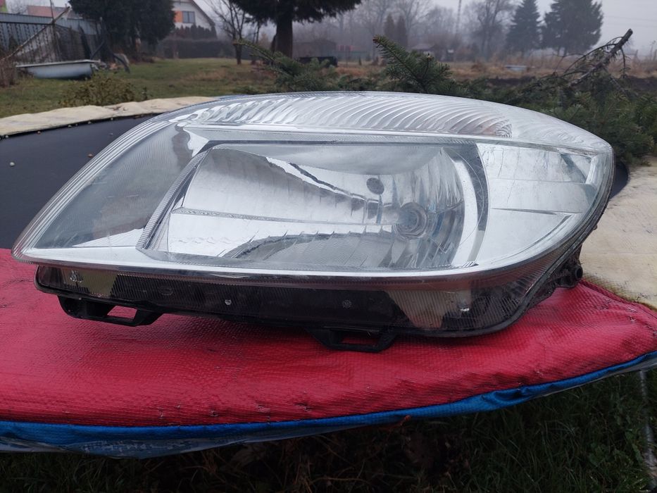 Lampa lewa przód skoda fabia 2