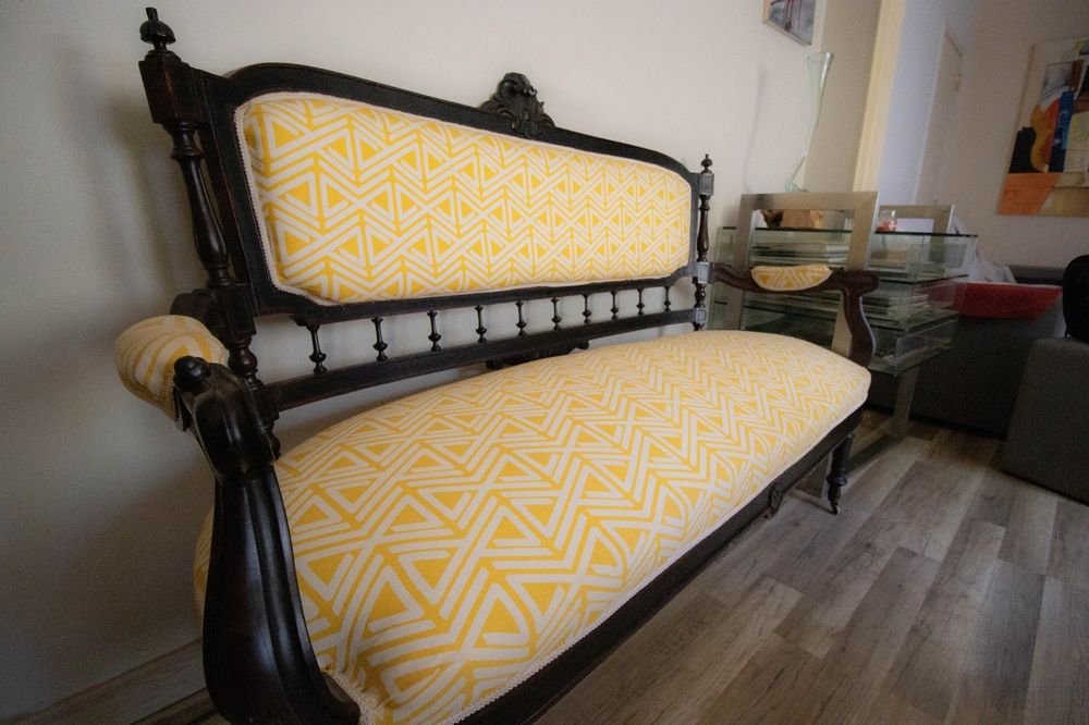 Sofá restaurado para venda