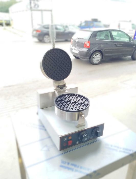 Máquina de Waffles Elétrica - NOVA
