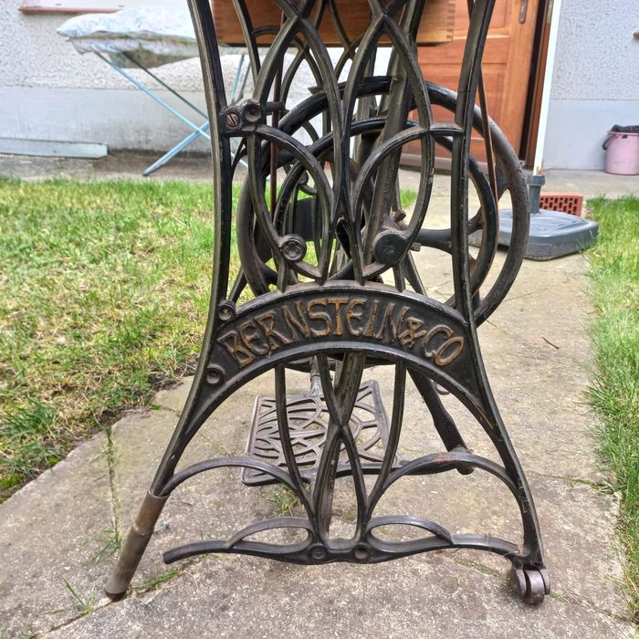 Zabytkowa maszyna do szycia