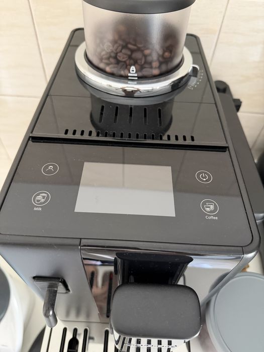 Máquina de café automática/ DēLonghi/Rivelia/Onyx Black