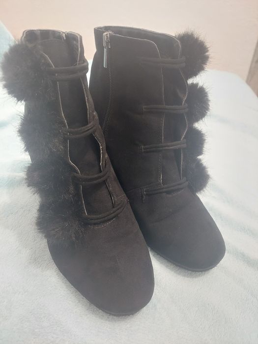 Батільони жіночі демісезон 42. Чоботи, черевики.