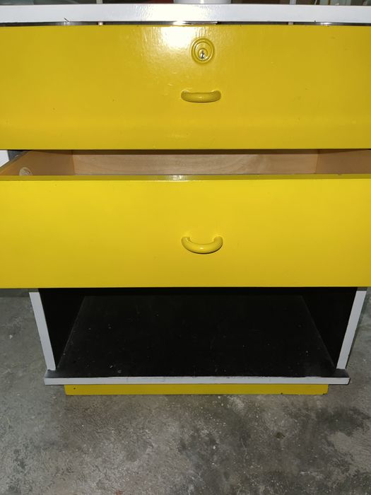 Balcão com duas gavetas