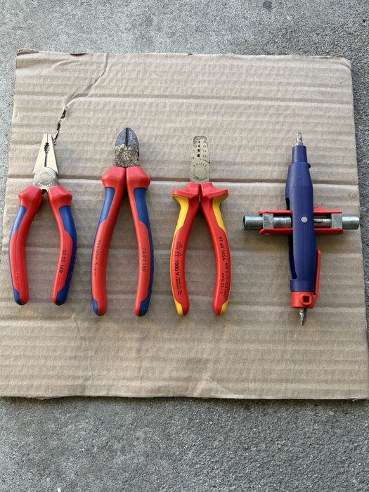 Alicates e chave de quadros Knipex