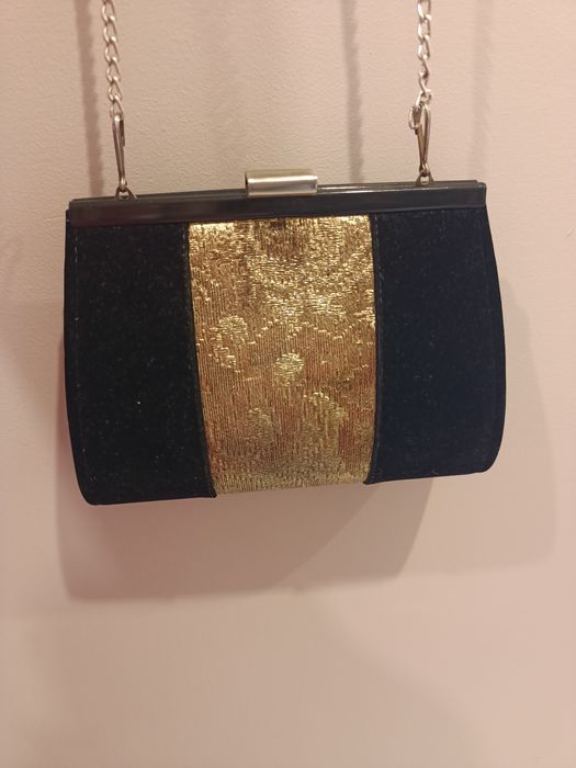 Torebka z widocznymi śladami uzytkowania