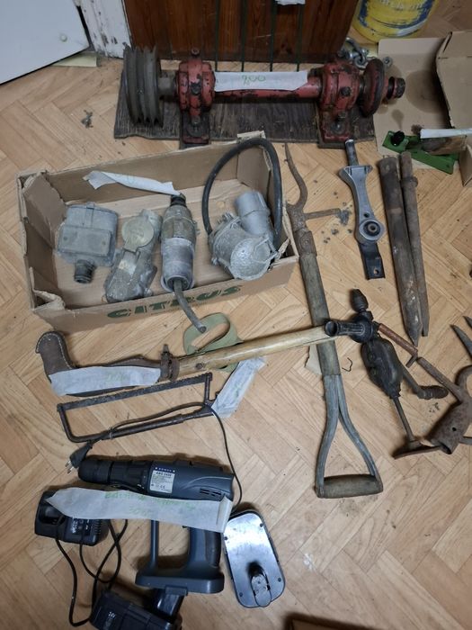 Butelka bardzo stara oraz inne rzeczy