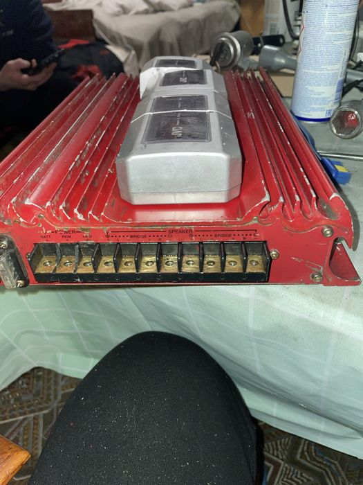 Підсилувач 6х канальний виход 6 вхід 4 канала