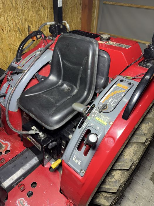 Mitshubishi mt 220 ładowacz czołowy mini traktor ciagnik japoński