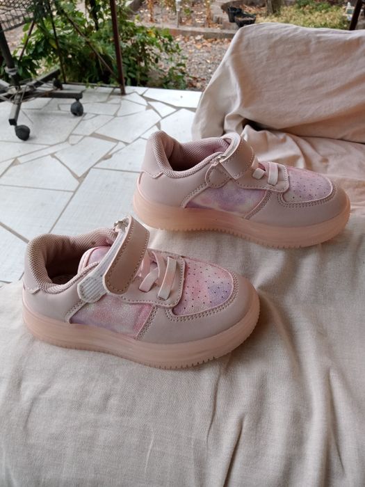 Кросовки для девочки.