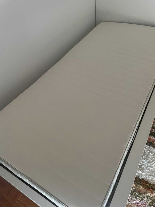 Cama Malm c/ colchão