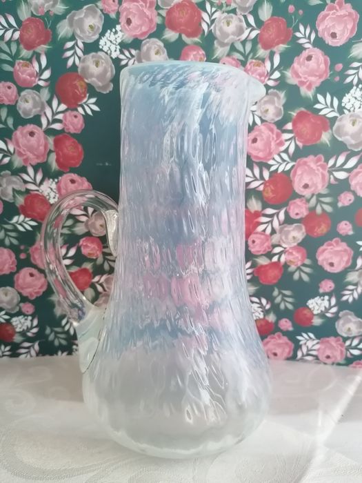 Śliczny opalizujący dzban dzbanek polecam