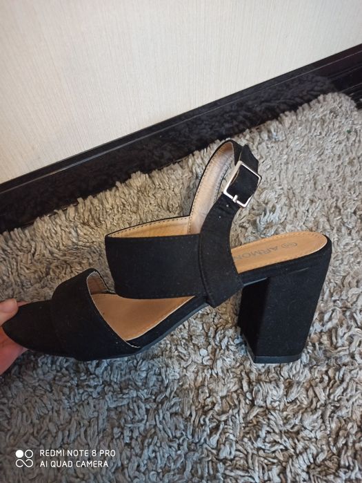 Босоніжки жіночі