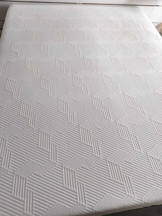 Cama de casal NORDLI IKEA 160 x 200 com 6 gavetas e cabeceiras Colchão EMMA quase novo (2026) Nordli novo 679 € Colchão novo 853 €