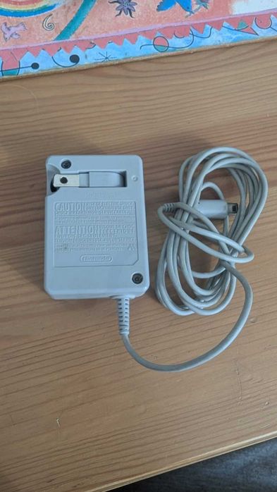 Oryginalna ładowarka Nintendo DSi / 2DS / 3DS — wersja japońska (100–120V) — WAP-002 (JPN)