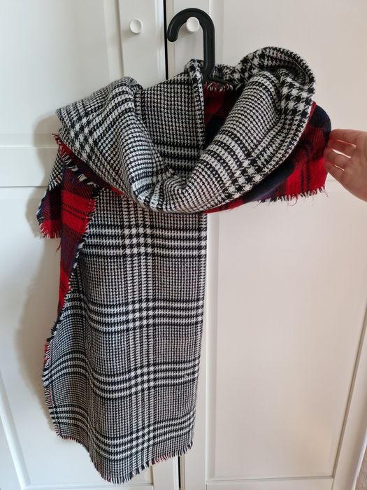 Dwustronny szalik Marie Lund szal w pepitke czarno-bialy