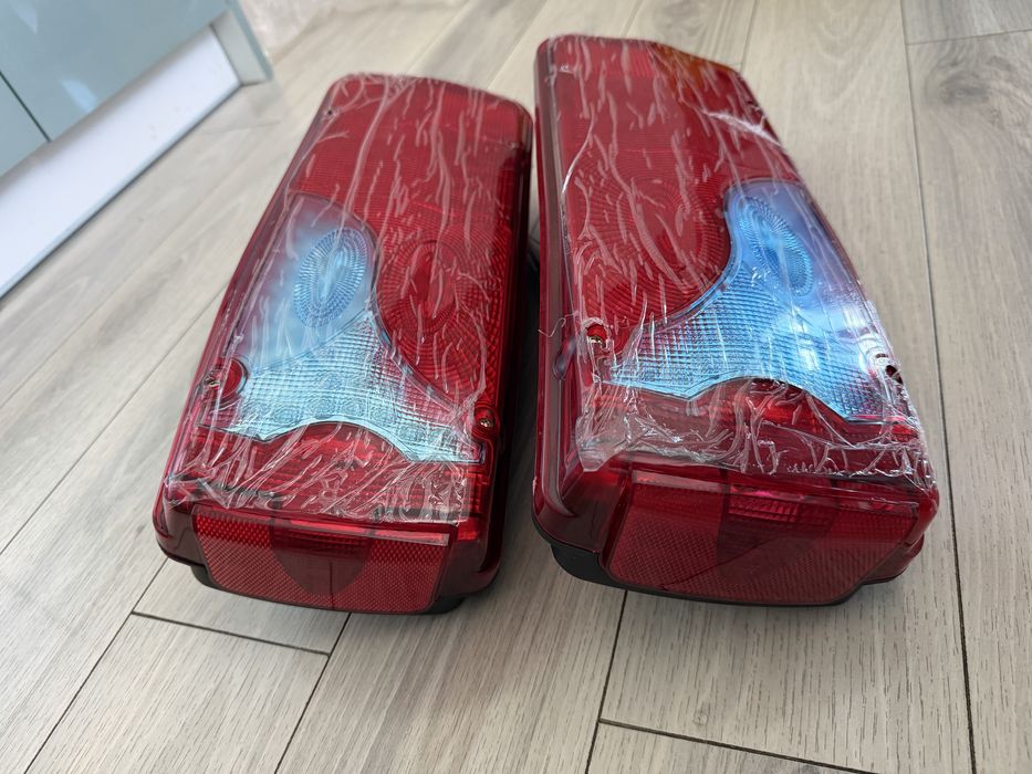 Задні ліхтарі на вантажівку