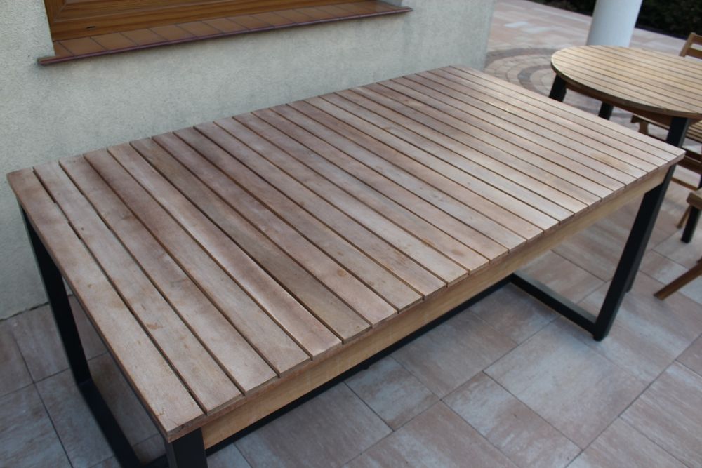 Drewniany komplet mebli ogrodowych