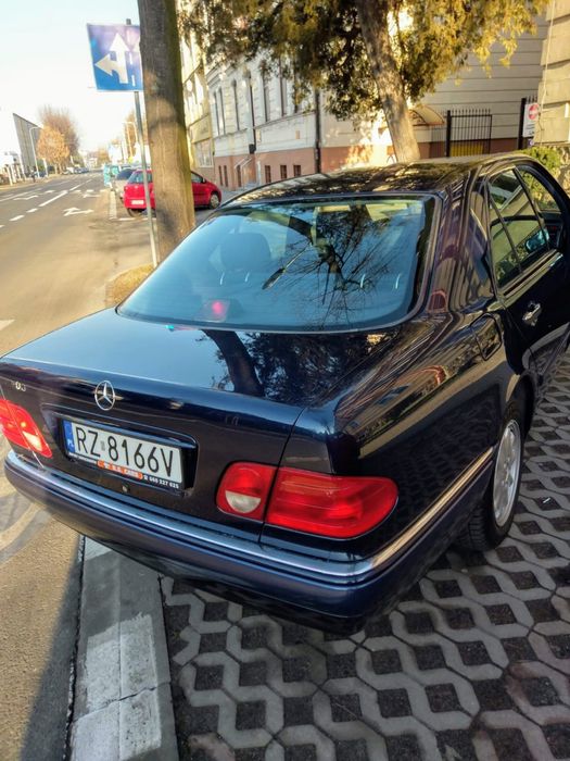 Mercedes E200 W210  stan idealny