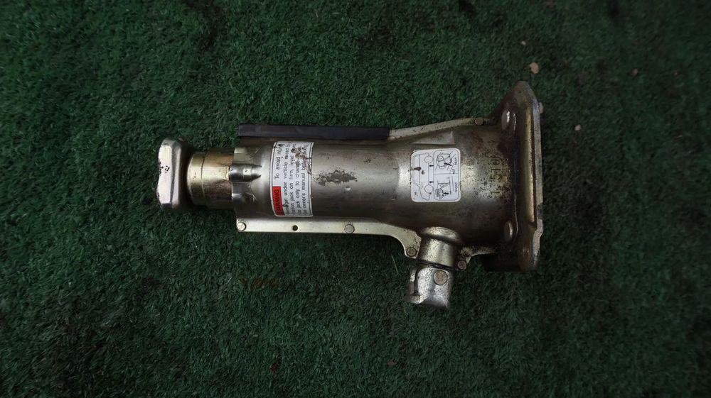 Lewarek podnosnik samochodowy 1500kg kolumnowy mechaniczny