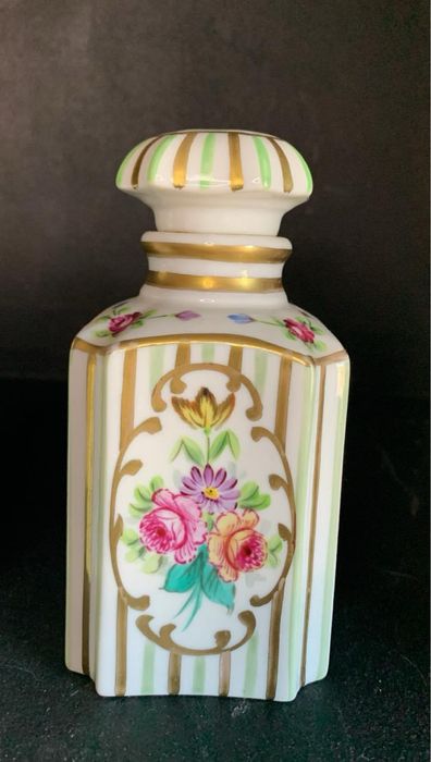 Dois perfuneiros e caixa guarda joias da artibus