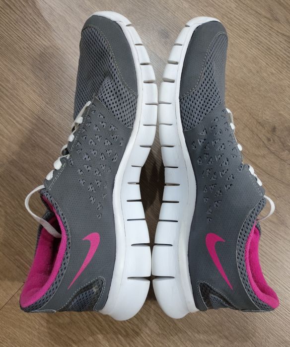 Кроссовки Nike р.39 стелька 25,5 см оригинал