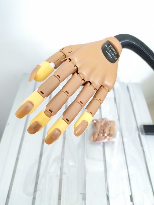 Mão de Treino Articulada com 100 unhas/tips Nova