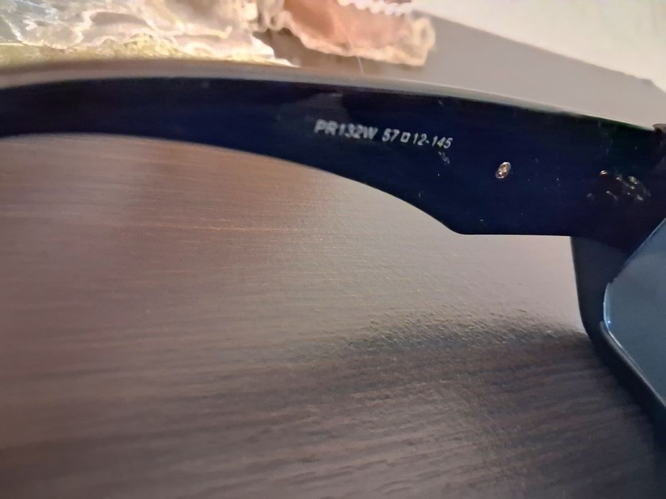 Prada  стильні окуляри .
