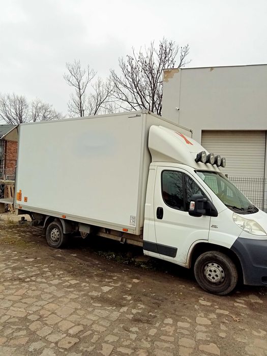 Tani transport auto z windą
