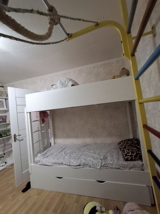 Кровать двух ярусная+2 матраса