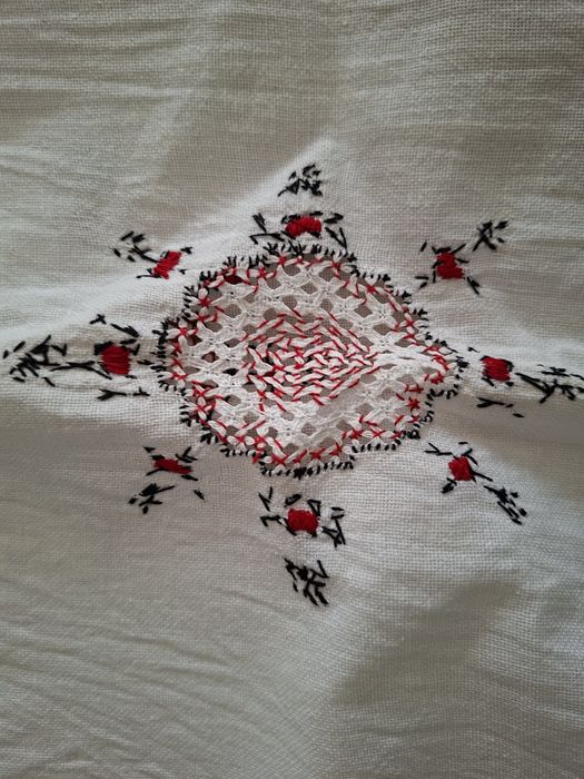 Toalha bordada a mão, + 12 guardanapos
