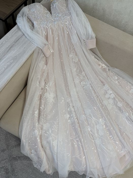 Весільна сукня ніжна та вишукана/ wedding dress