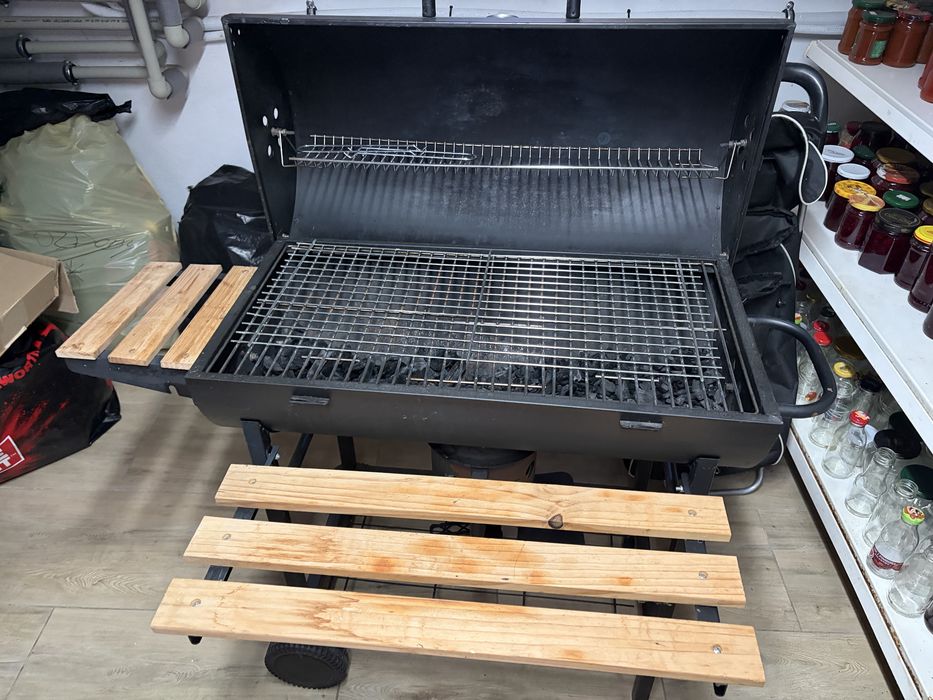 Grill węglowy, bardzo fajny