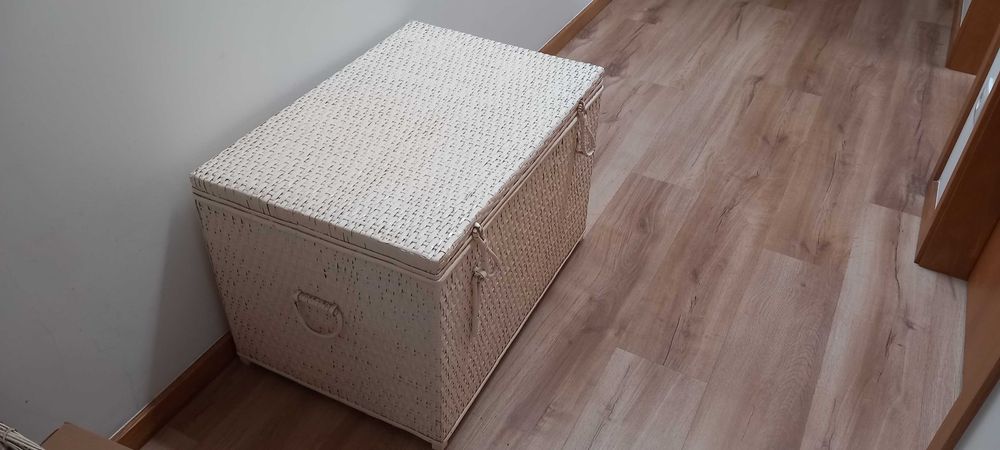 Bau em palhinha branco