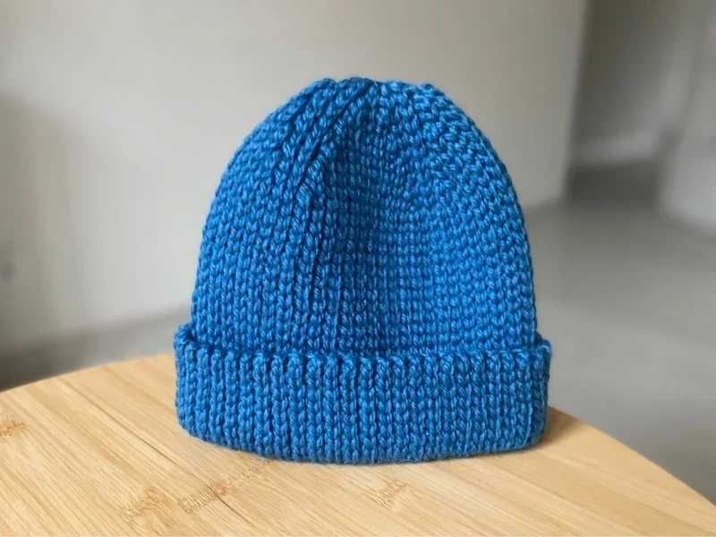 Granatowa dziergana handmade czapka