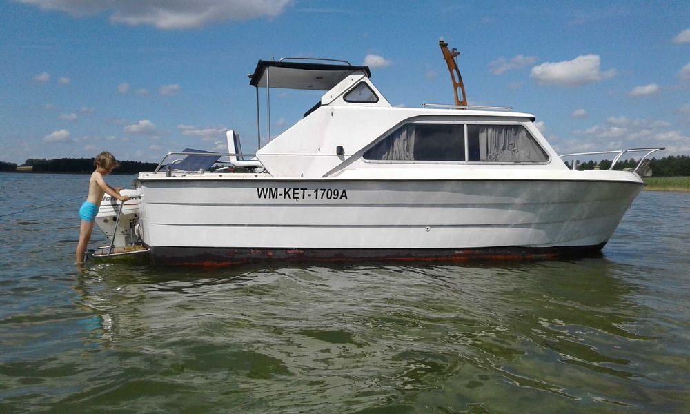 sprzedam jacht motorowy